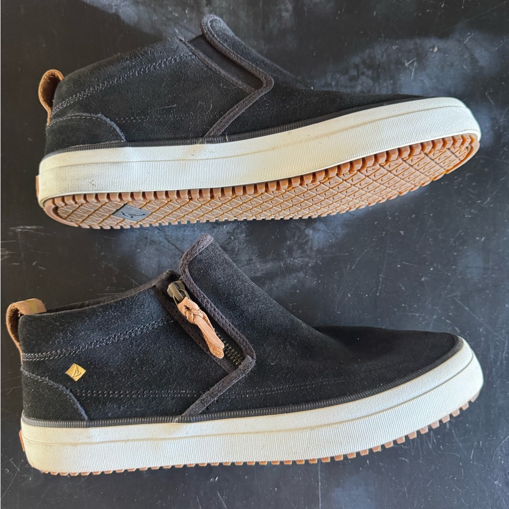 Sperry Black and Tan Flats with Moccasin Stitching